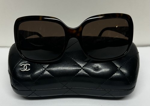 Chanel 5147 logo flip - chanel,
